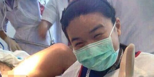 Selfie saat bantu kelahiran, dokter Malaysia dikecam