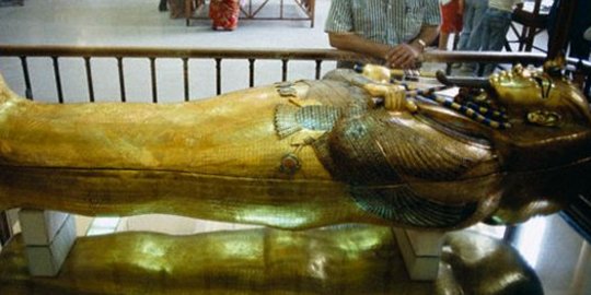 Firaun dimakamkan dalam keadaan penisnya ereksi