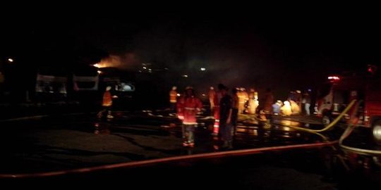 Kebakaran pool Transjakarta, bangkai bus belum dievakuasi