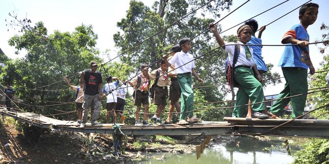 Jembatan rapuh di Cipondoh ancam keselamatan anak sekolah