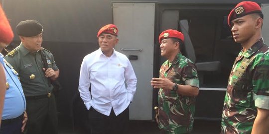 Sidak, Menhan kesal ada radio Panser Anoa tak berfungsi