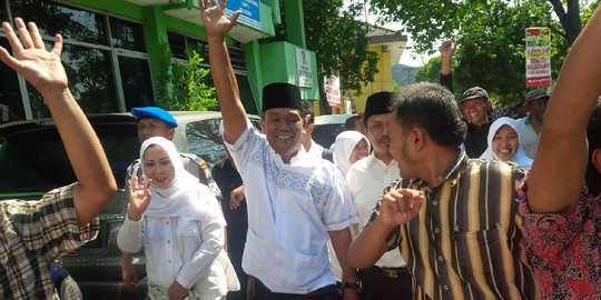 Cium politik uang, puluhan ribu orang siap kepung KPU Surabaya