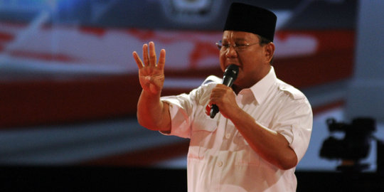 Pantun Prabowo buat PAN: Jangan lupa kawan lama