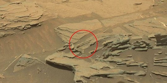 Aneh, NASA potret penampakan sendok terbang di Mars