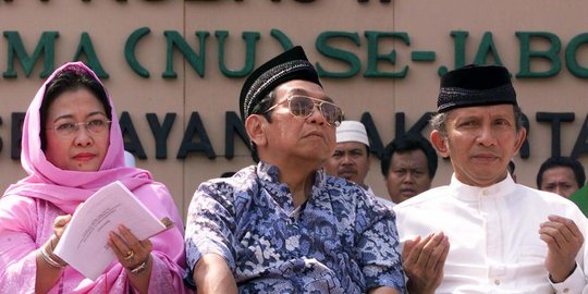 tengah menjadikan gus dur sebagai presiden rev2