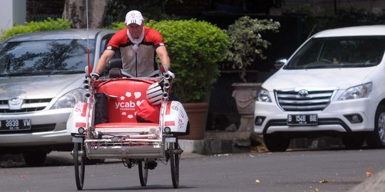 Demi amal, bule Skotlandia ini rela tarik becak Aceh-Jakarta