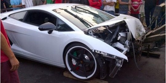 Sopir Lamborghini tabrak motor belum kunjungi korbannya