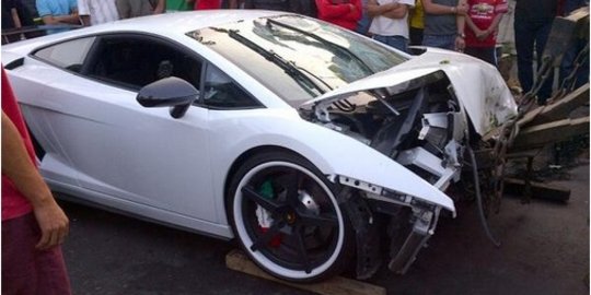 Korban tabrakan Lamborghini di Kelapa Gading alami patah tulang