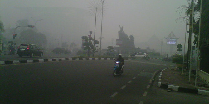 Dikirimi asap dari Jambi & Sumsel, wilayah Riau level bahaya