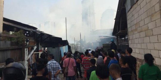 Rumah pengepul barang bekas di Setiabudi kebakaran