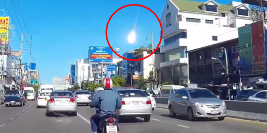 Video ini rekam meteor hantam Thailand