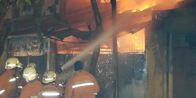 Korsleting listrik, kantor pemadam kebakaran di Pariaman terbakar