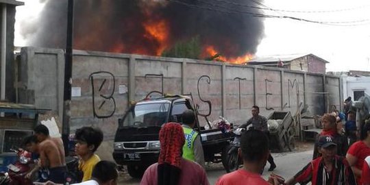 Permukiman penduduk di Kapuk kebakaran