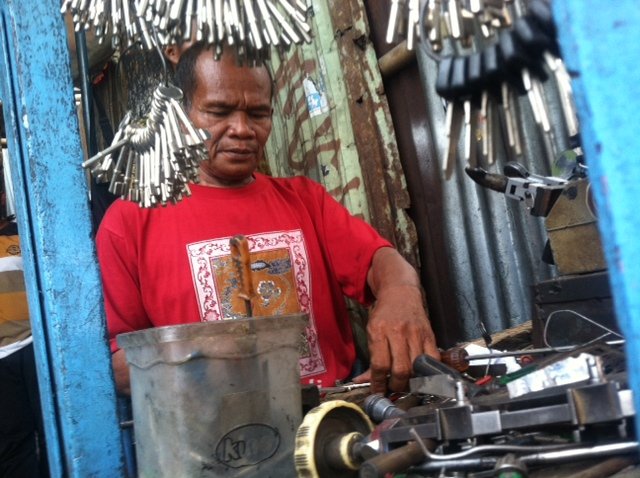 budiono tukang kunci dituntut 1 m