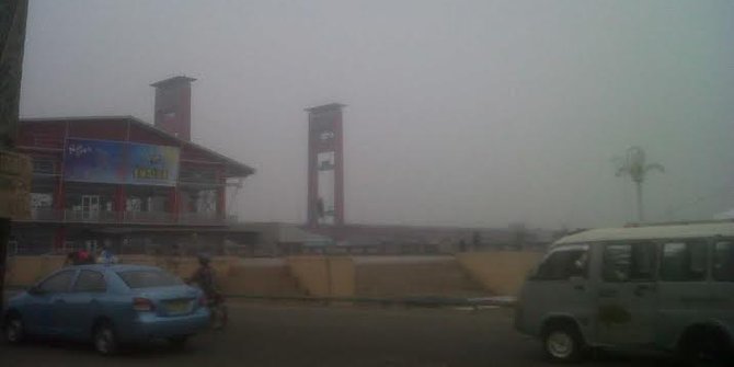 Kabut asap menebal, sekolah di Palembang diliburkan hingga Sabtu