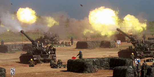Sangarnya dentuman meriam-meriam besar militer Taiwan