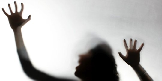 ustadz ternama mengaku bisa sembuhkan penyakit rev1