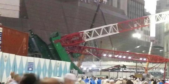 Crane timpa ratusan jemaah di Makkah, saat Jokowi mendarat di Jeddah
