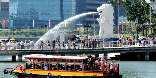 Singapura hidup dari uang orang Indonesia