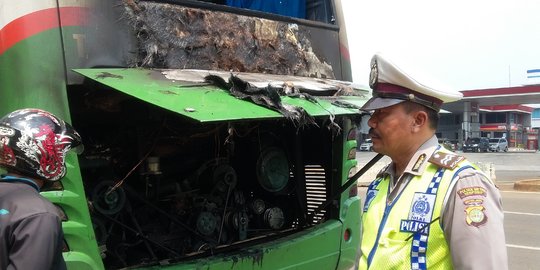 Bus Mayasari berisi 30 penumpang terbakar di BSD Tangerang