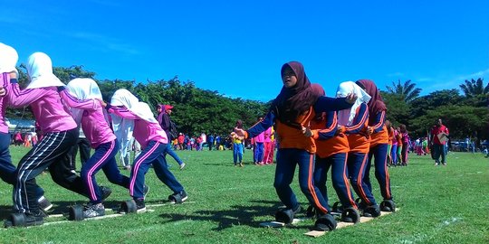 Kegembiraan anak-anak di Aceh bermain permainan tradisional