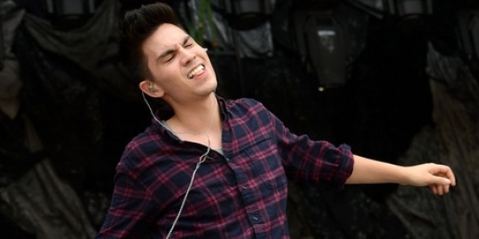 Buka konser Bon Jovi, Sam Tsui latihan vokal di kamar mandi!