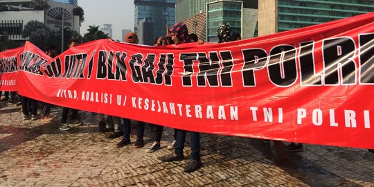 Belasan orang demo minta gaji TNI-Polri naik Rp 50 juta perbulan