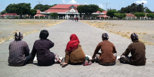 Digugat Rp 1 M, 5 PKL jalani Topo Pepe di depan Keraton Yogyakarta