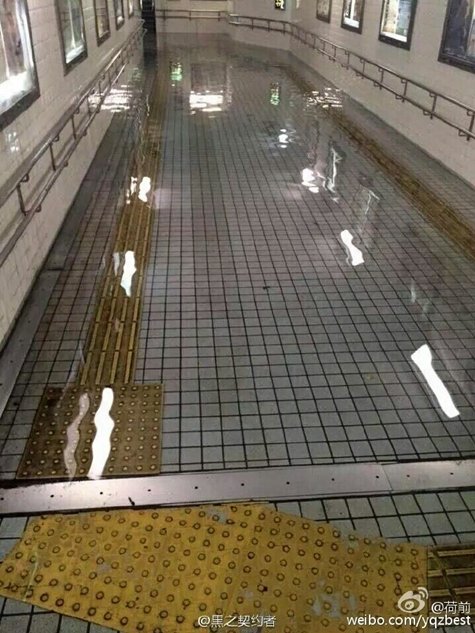 banjir di subway jepang