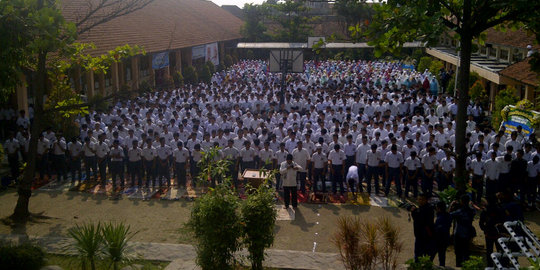 Guru Jadi Korban Crane Di Makkah Murid Sman 8 Bandung Salat Gaib Merdeka Com