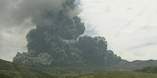 Gunung Aso di Jepang meletus, awan panas menyembur 2.000 meter