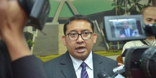 Fadli Zon sebut alasan PDIP belum ganti Puan dan Tjahjo mengada-ada