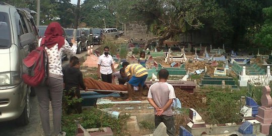 Diklaim 2 keluarga, jenazah Mrs X di Palembang nyaris batal dikubur