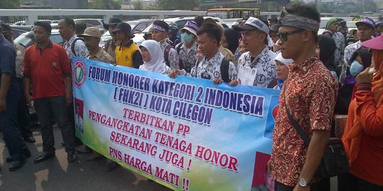 Guru honorer geruduk DPR, Jalan Gatot Subroto macet parah