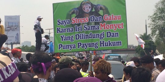 Kantornya didemo, Menteri Yuddy ajak guru honorer ngobrol