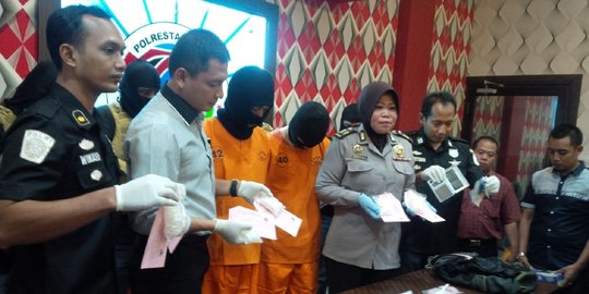 2 Kurir 1 Kg sabu yang dikendalikan dari Lapas ditangkap di Surabaya