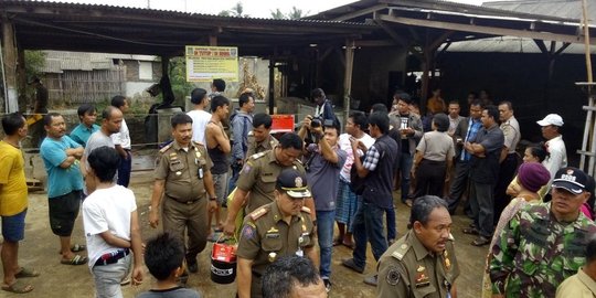 Satpol PP Tangerang segel rumah potong berformalin di Tanah Tinggi