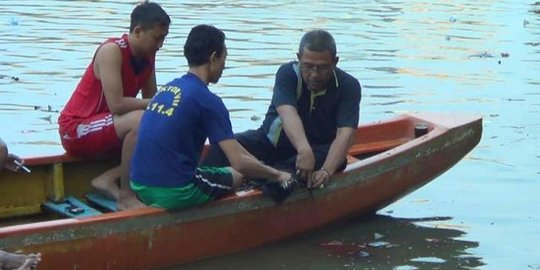 Cerita ritual ayam hitam & kopi cari bocah tenggelam di Cisadane