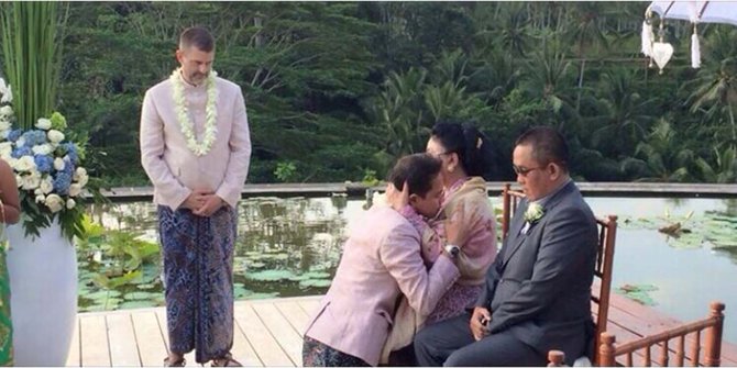 Akun FB pengunggah foto pernikahan sejenis di Bali lenyap