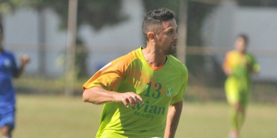 Mantan bos Barca sudah dianggap sebagai ayah bagi pemain Persebaya ini