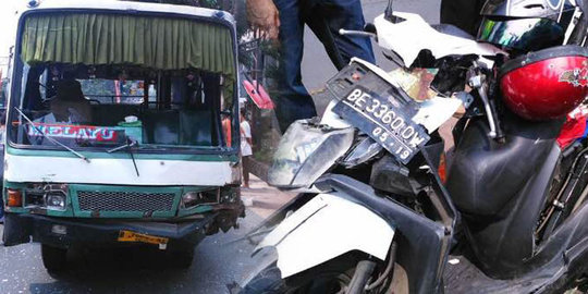 Setelah tabrak pengemudi GO-JEK, sopir Kopaja juga seruduk 2 mobil