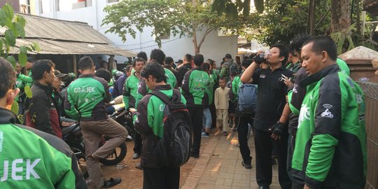 Ratusan rekan datangi rumah pengemudi GO-JEK tewas ditabrak Kopaja