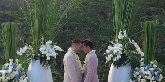 kaget beredar foto gay diduga menikah di bali rev2