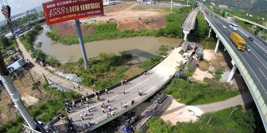 tiba tiba runtuh di china rev2