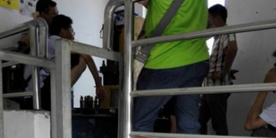 hingga tembus atap gedung rev2