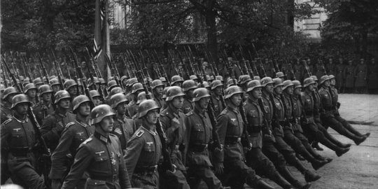 pasukan nazi berperang sambil teler rev1