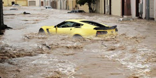 Intip ketangguhan Corvette saat terjang banjir, super keren!