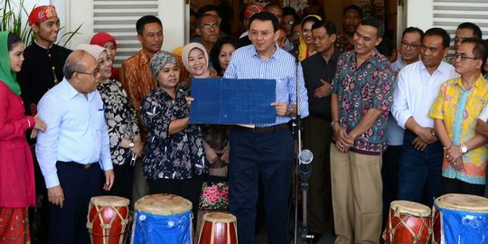 Ahok: Kalau cuma kasih 100 kasur berantem saja sama gue!