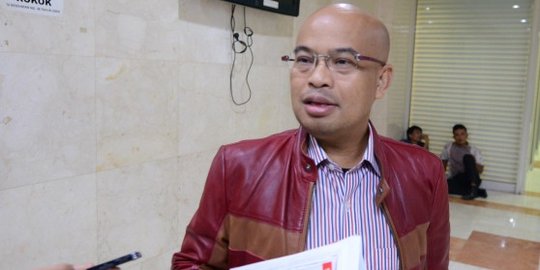 Desmond bantah Prabowo melarang ke luar negeri karena Fadli Zon