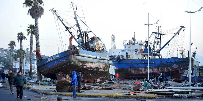 Kedahsyatan gempa Chile sampai bawa kapal-kapal besar ke daratan